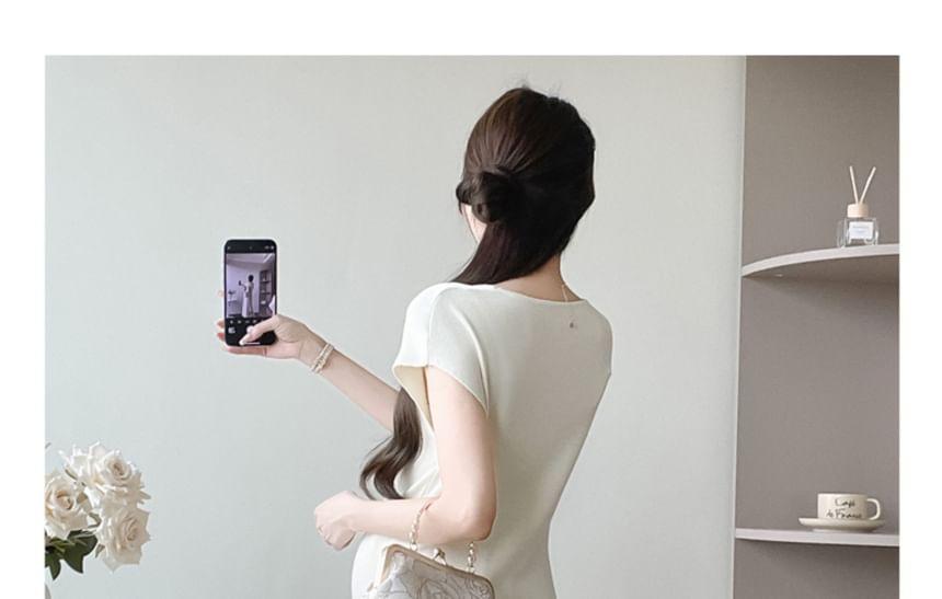 Maternity Short-Sleeve Scoop Neck Plain Midi A-Line Dress Product Image