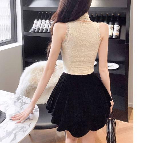 V-Neck Bow Lace Trim Slim Fit Tank Top / Elastic Waist Plain A-Line Skirt Product Image