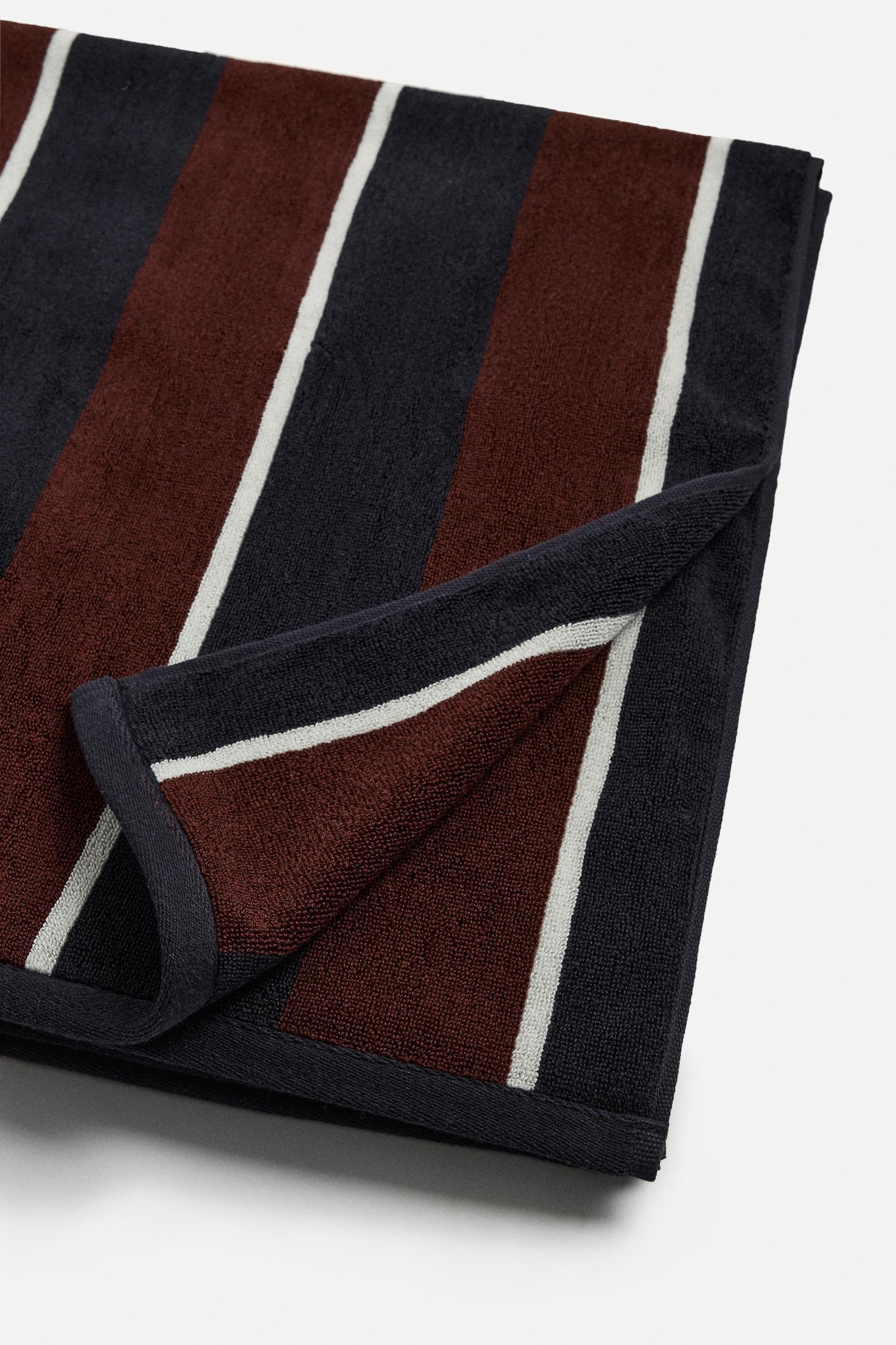 STRIPED BEACH TOWEL Product Image