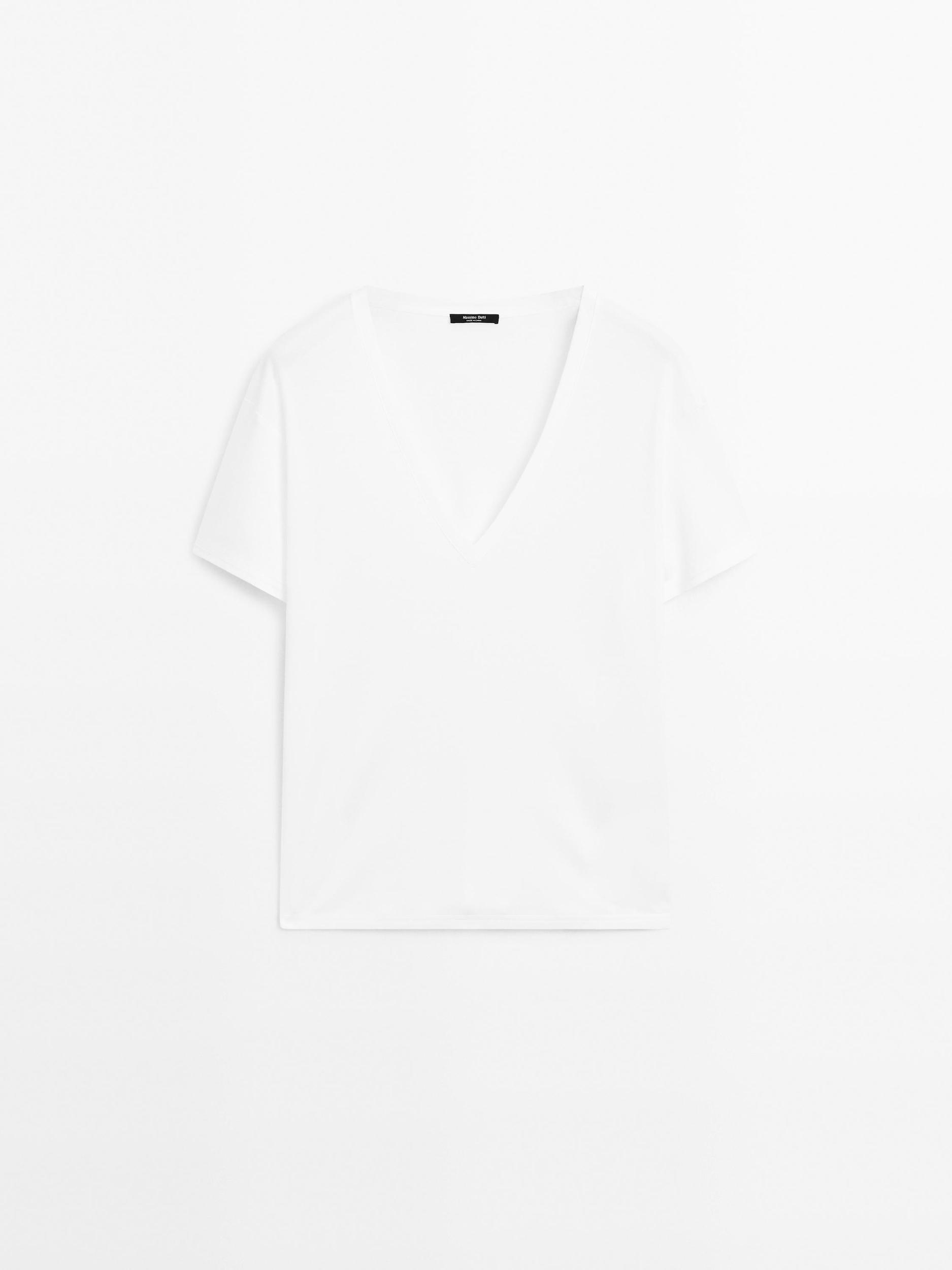 100% cotton V-neck T-shirt Product Image