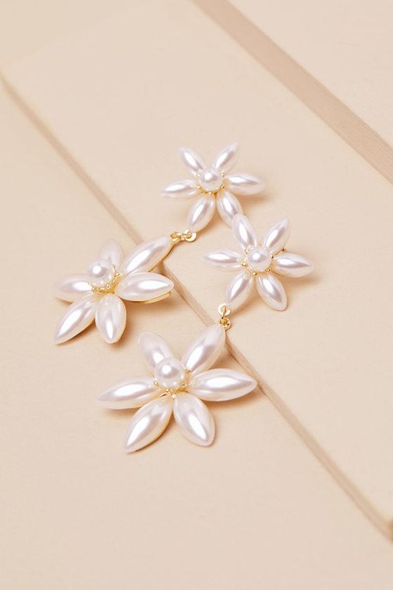 Chloris White Pearl Flower Drop Earrings Product Image