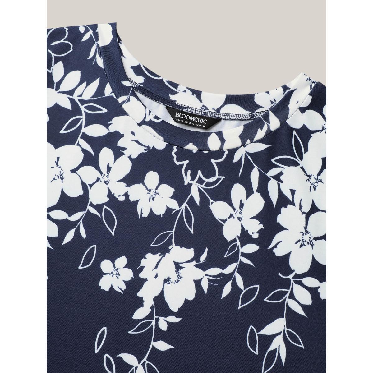 Plus Size Round Neck Boho Print T-Shirt Indigo Women Casual Contrast Natural Flowers Round Neck Everyday T-shirts BloomChic 26/4X Product Image