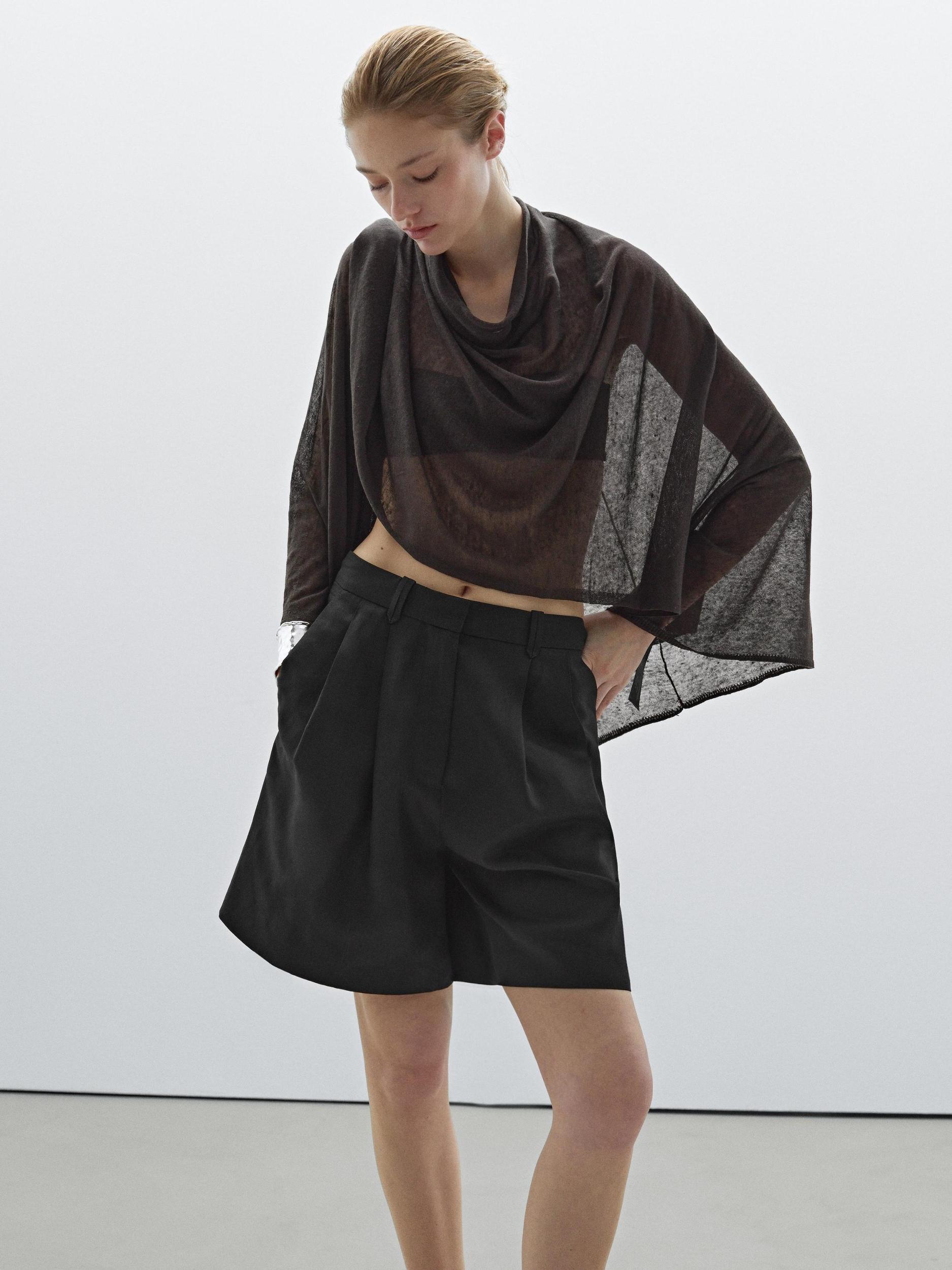 Pleated Bermuda shorts Product Image