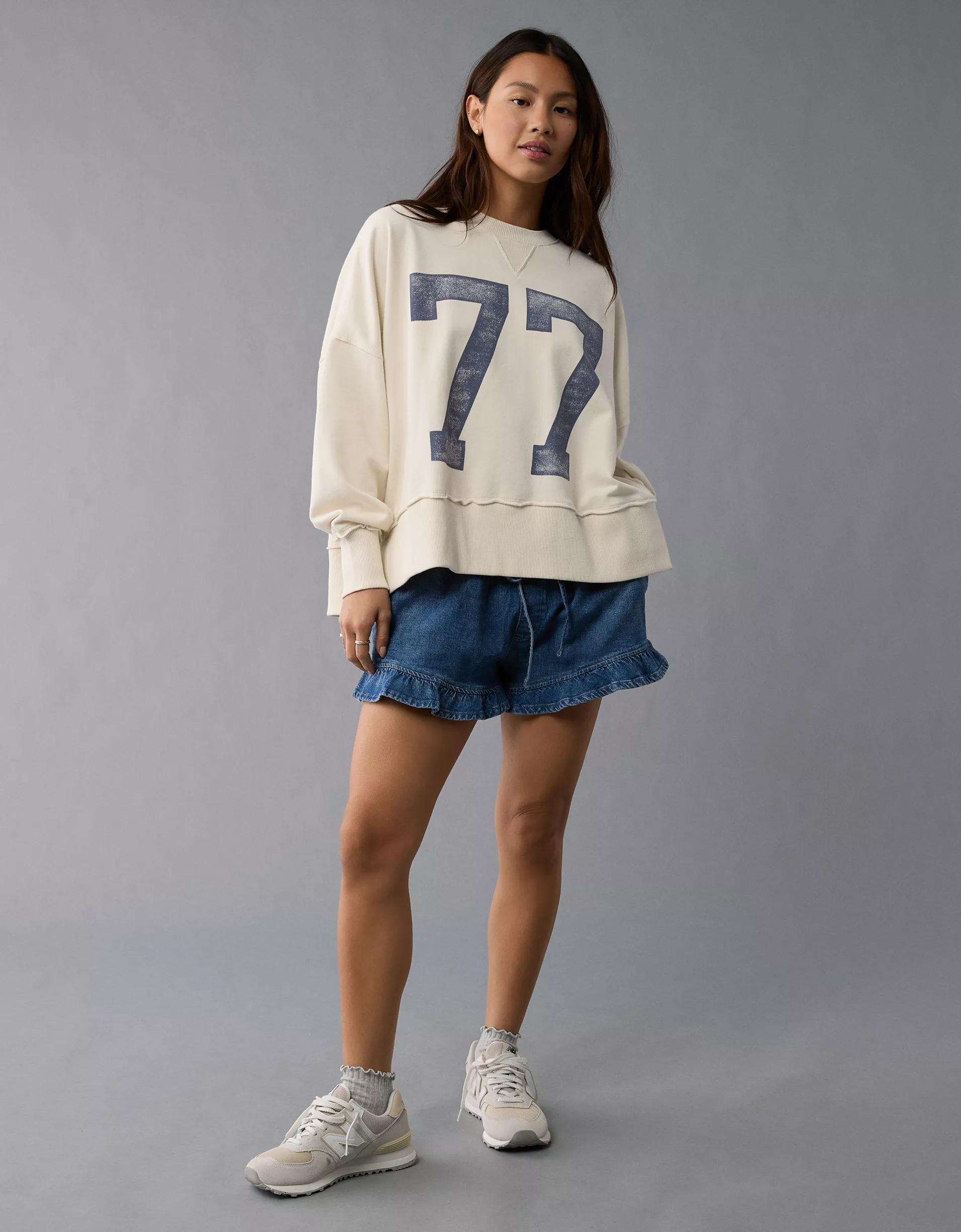 AE Big Hug Destination Graphic Crew Neck Sweatshirt Product Image