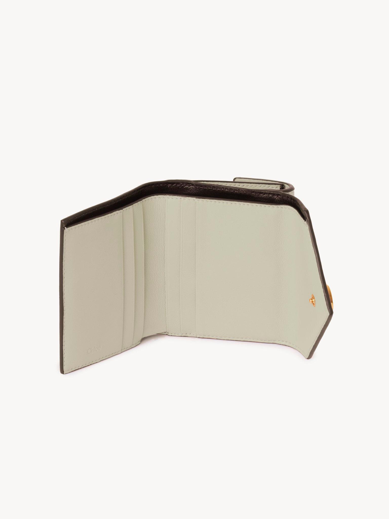 Small Envelope tri-fold in grained leather Product Image