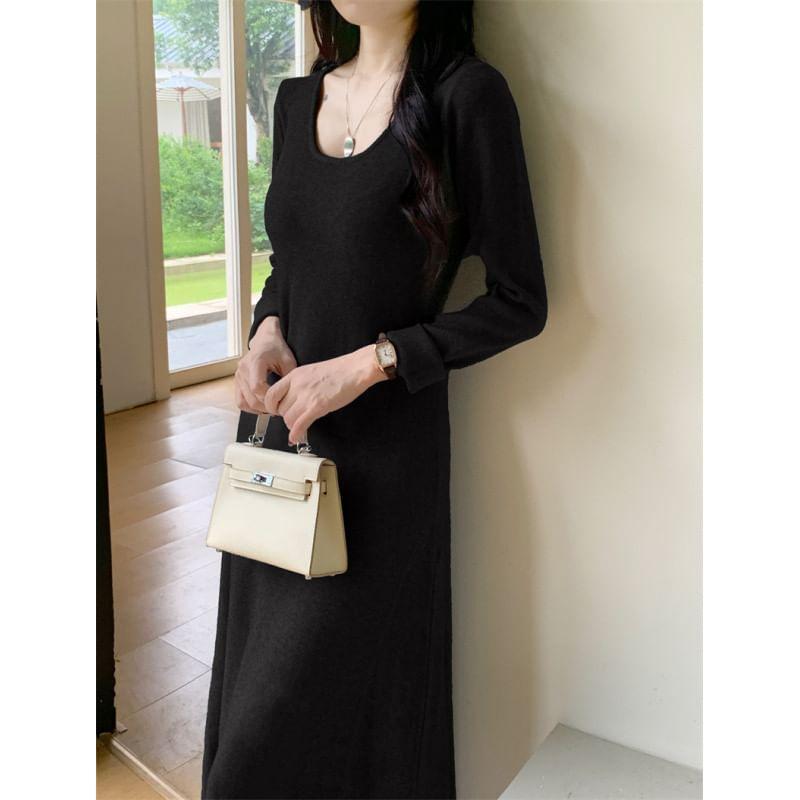 Long-Sleeve Scoop Neck Midi A-Line Knit Dress Product Image