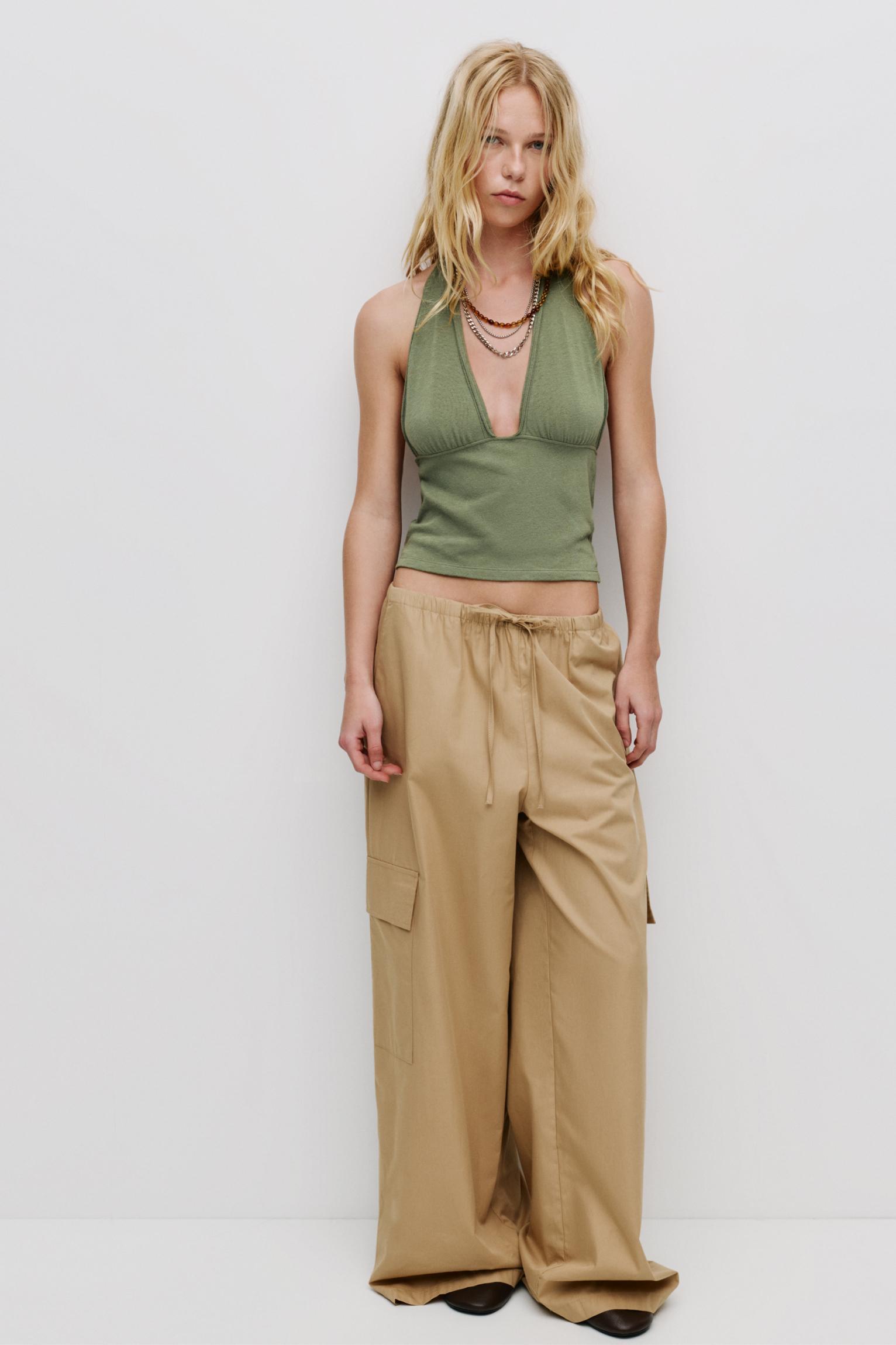 Fitted halter top Product Image