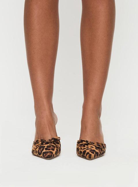 Autumn Moon Pointed Toe Heels Leopard Product Image