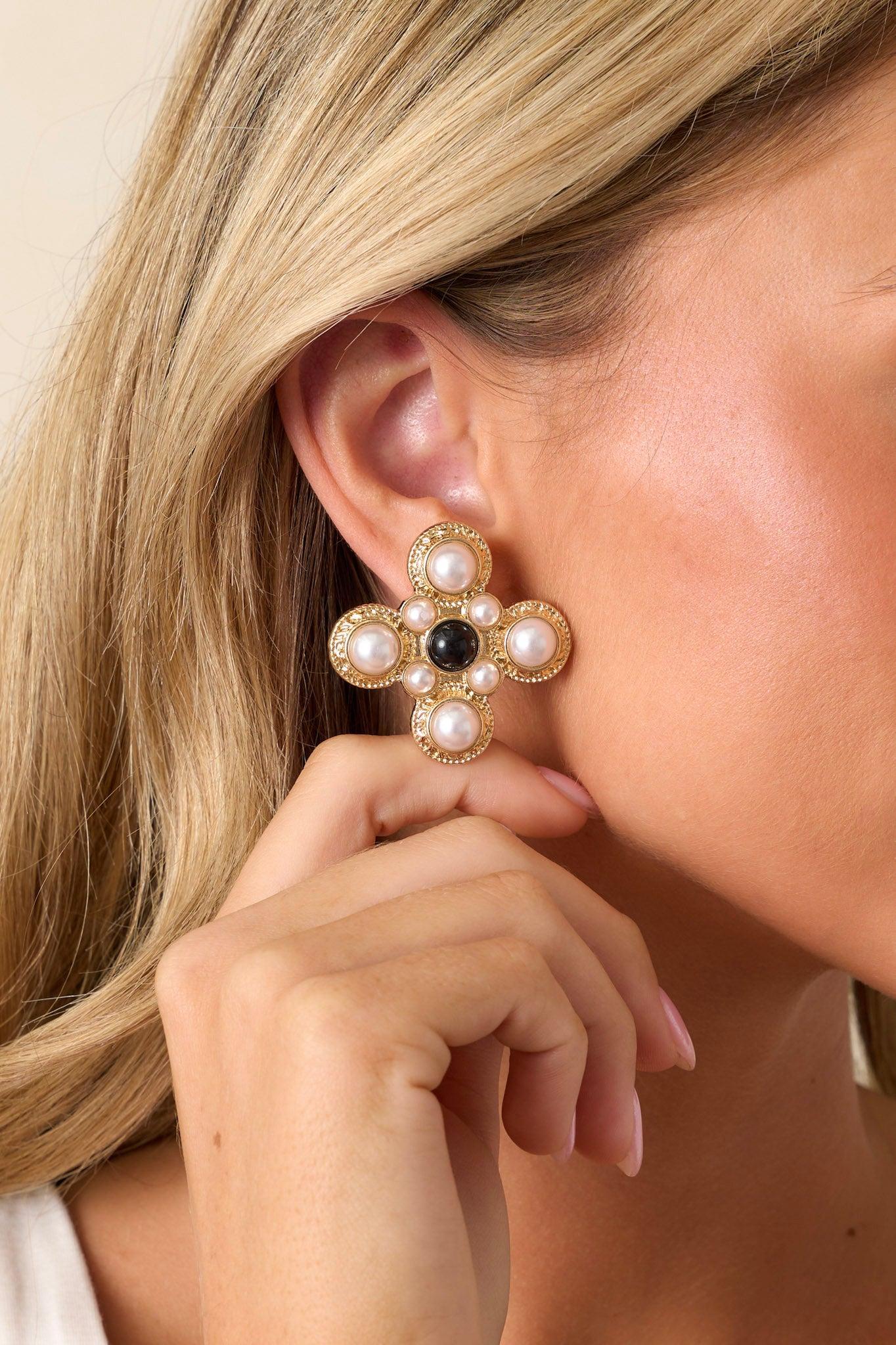 Unique Approach Gold And Pearl Earrings Product Image