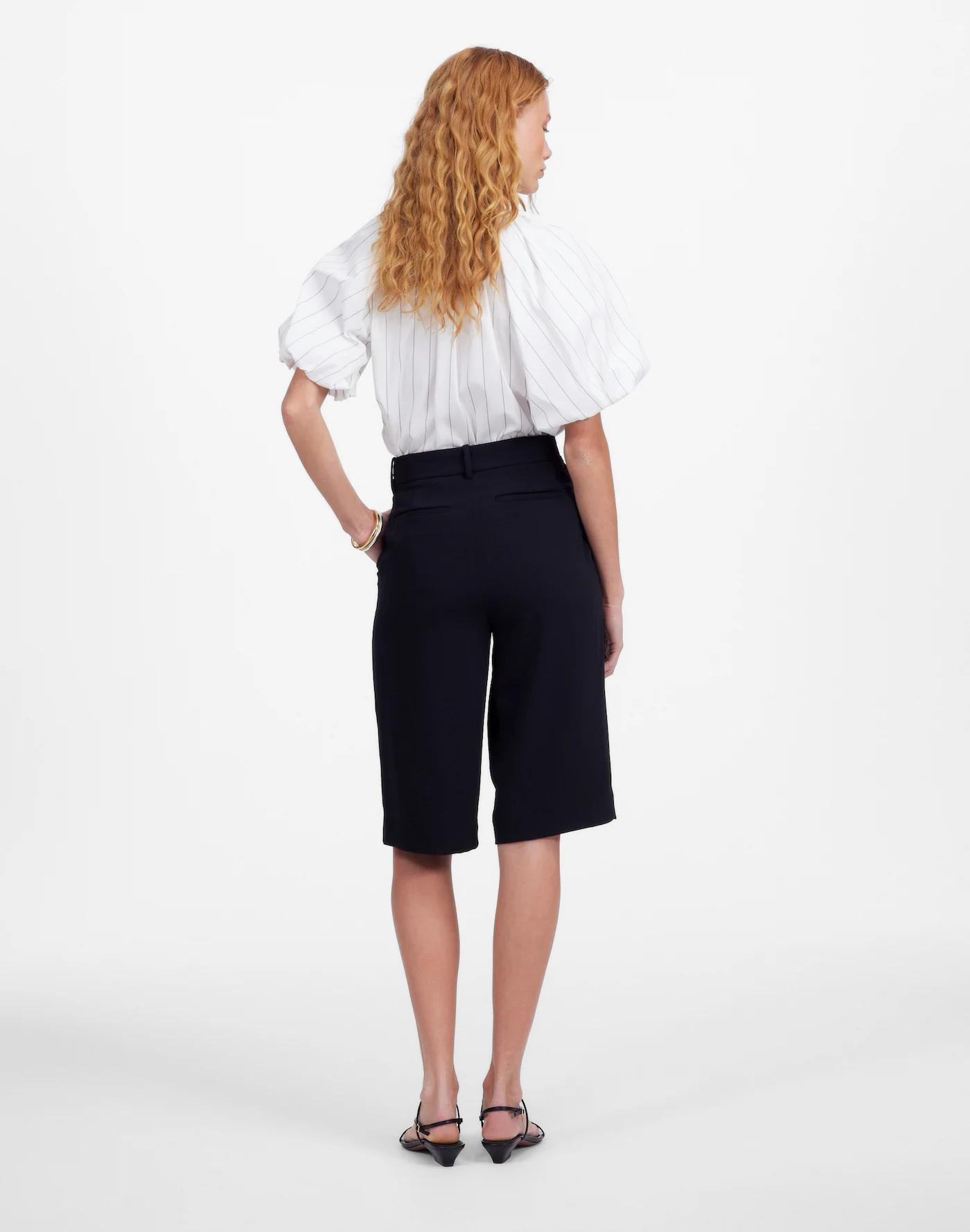 Slouchy Shorts in Crepe Product Image