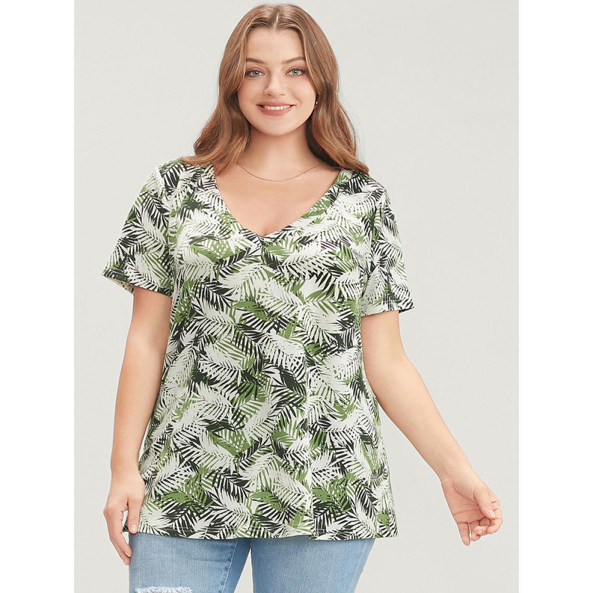 Plus Size Tropical Print V Neck Contrast T-shirt Moss Women Vacation Tropical V-neck Dailywear T-shirts BloomChic 22-24/3X Product Image