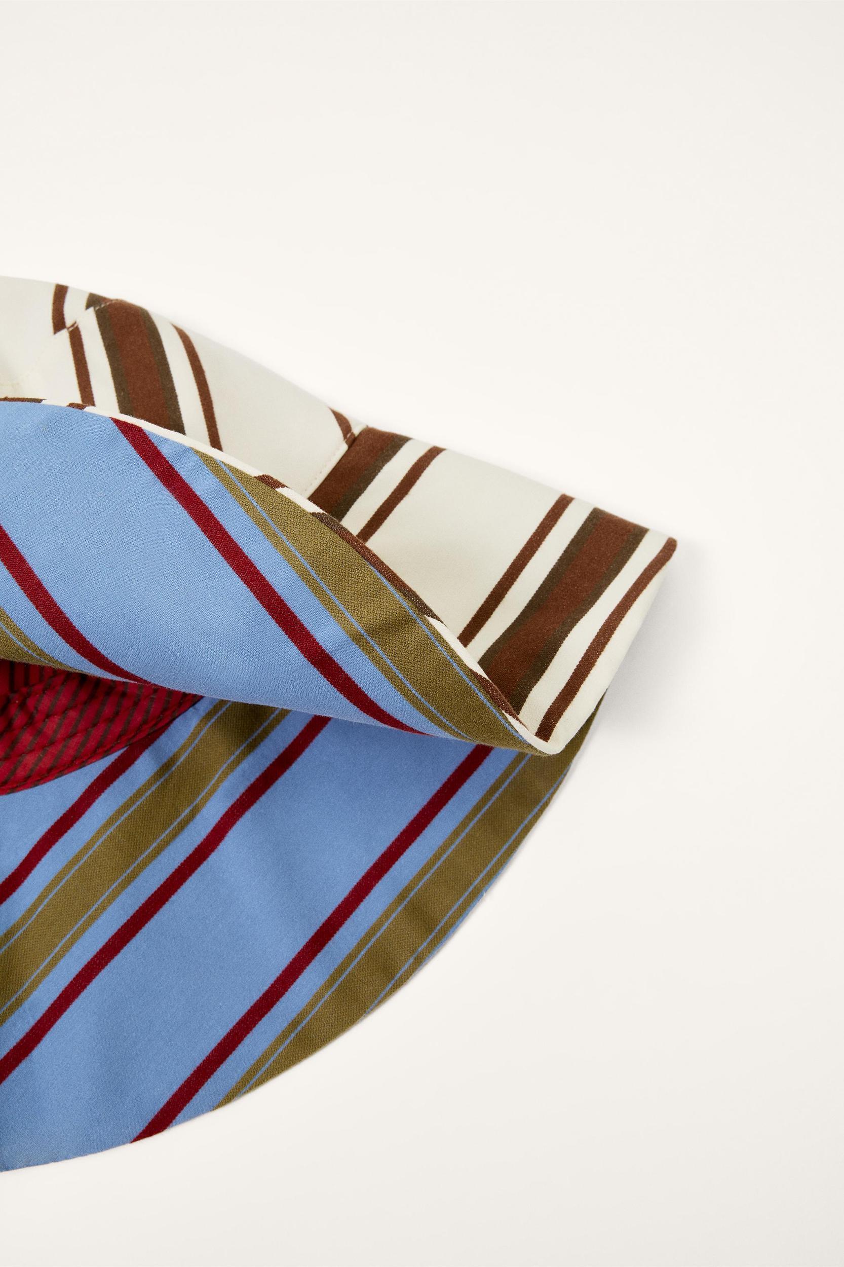 LIMITED EDITION STRIPED REVERSIBLE BUCKET HAT Product Image