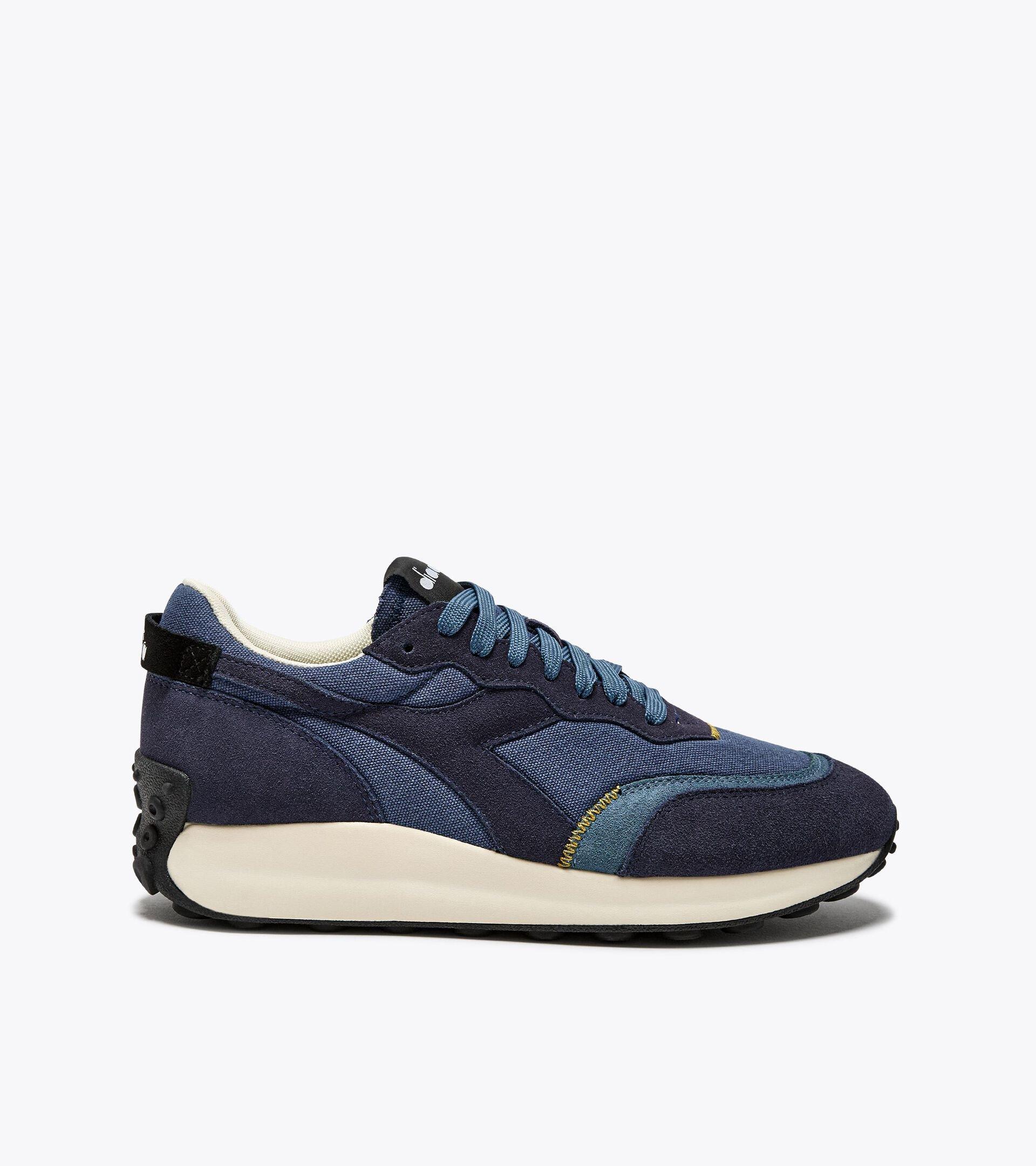 RACE SUEDE SW Product Image