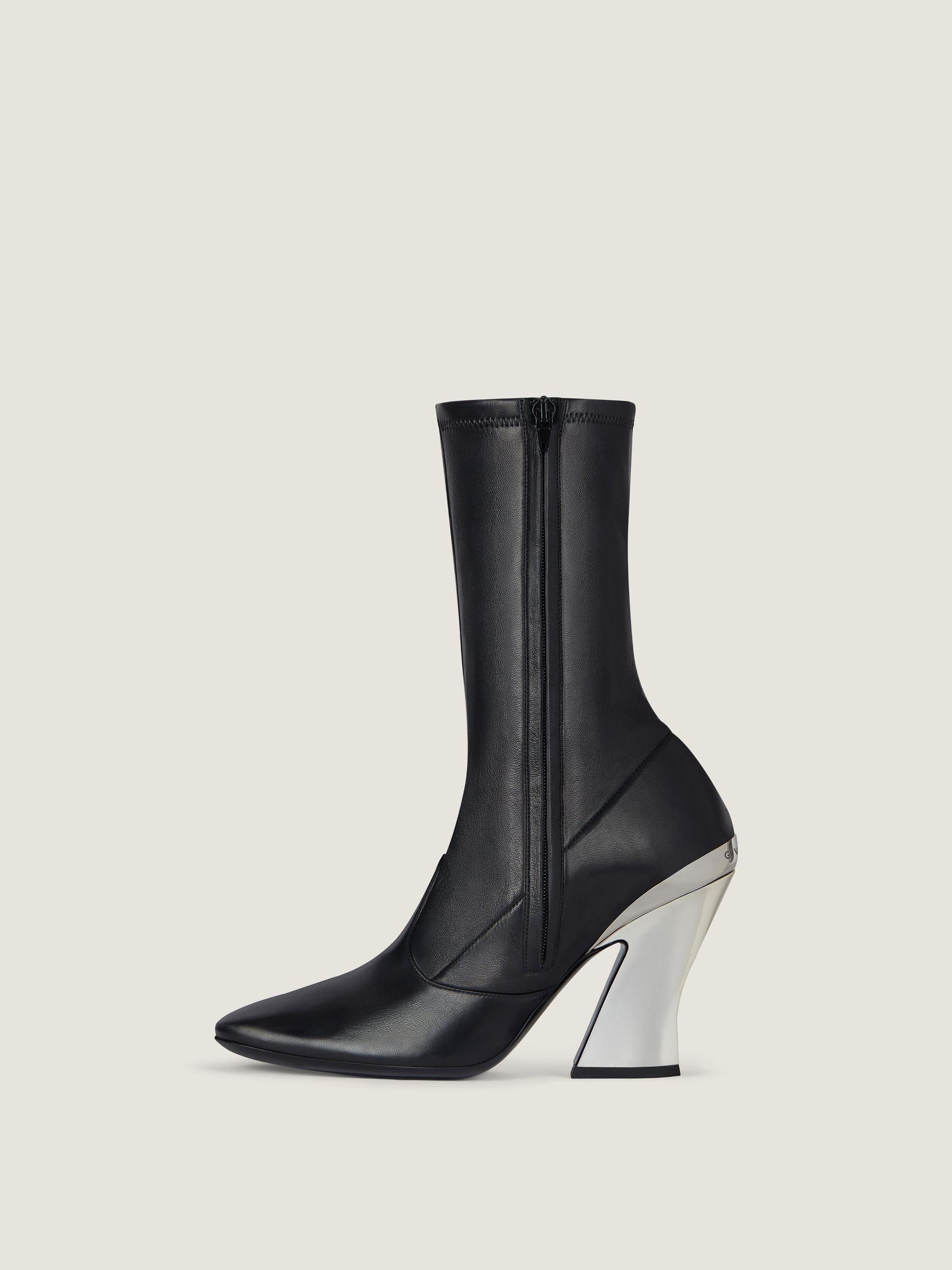 Sculpted ankle boots in nappa leather Product Image