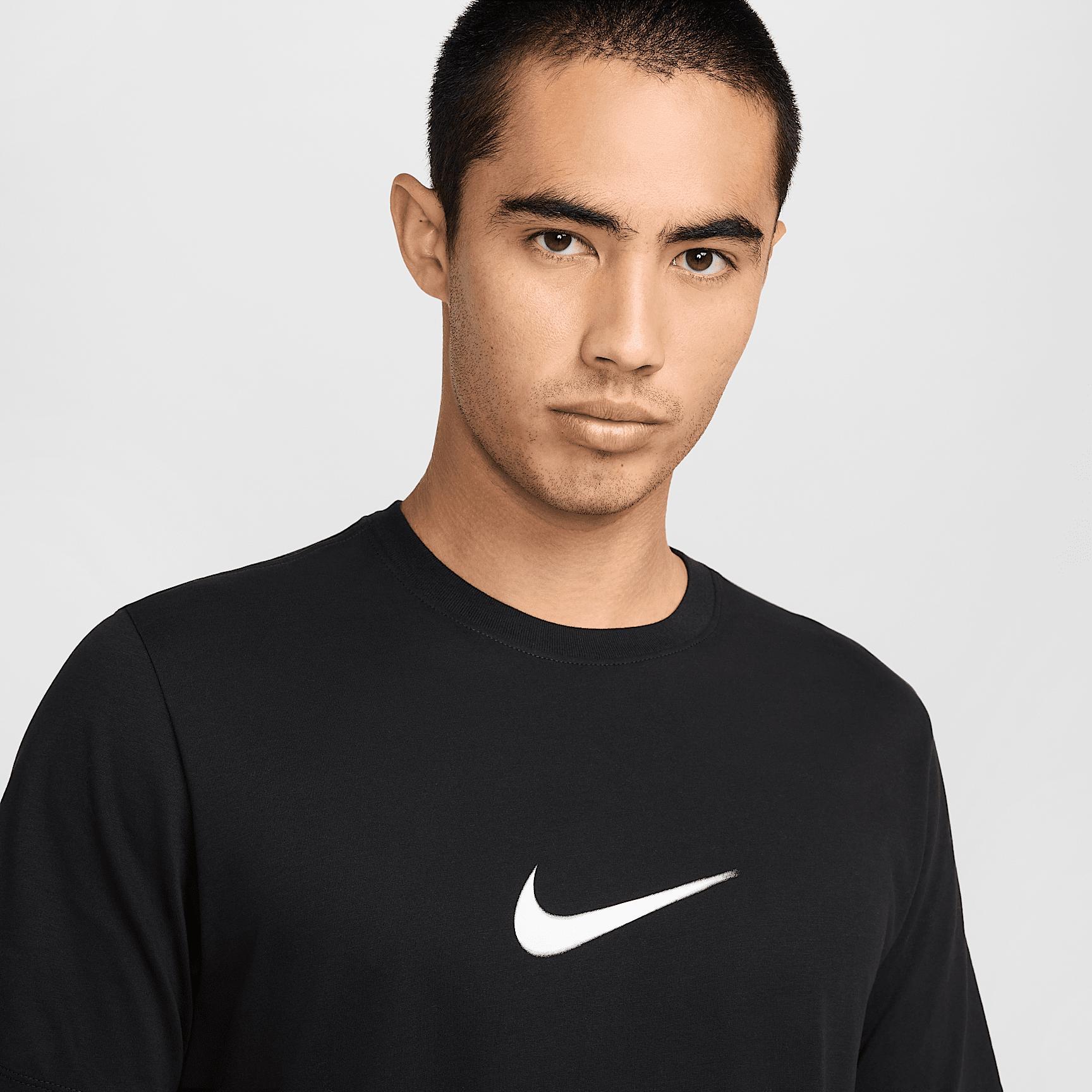 Nike Men's Dri-FIT Fitness T-Shirt Product Image