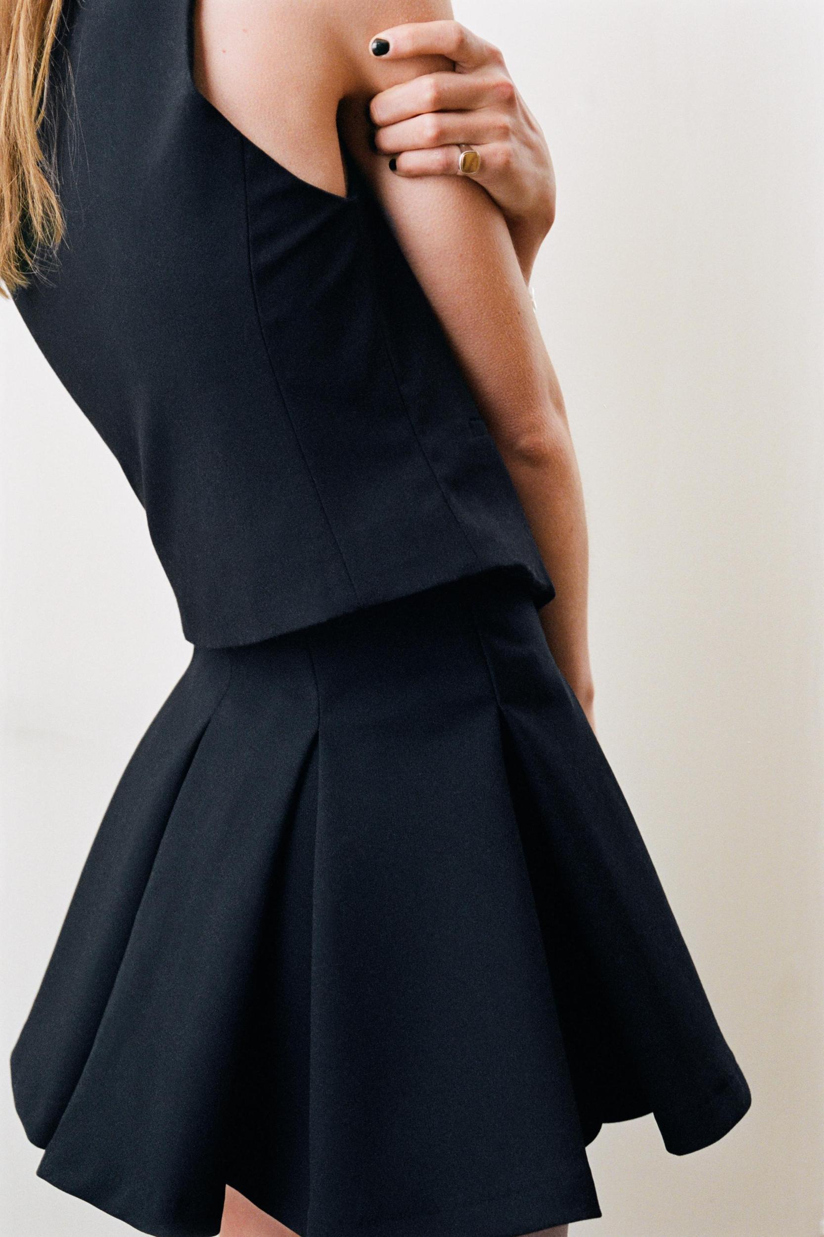 VOLUMINOUS MINI SKIRT Product Image