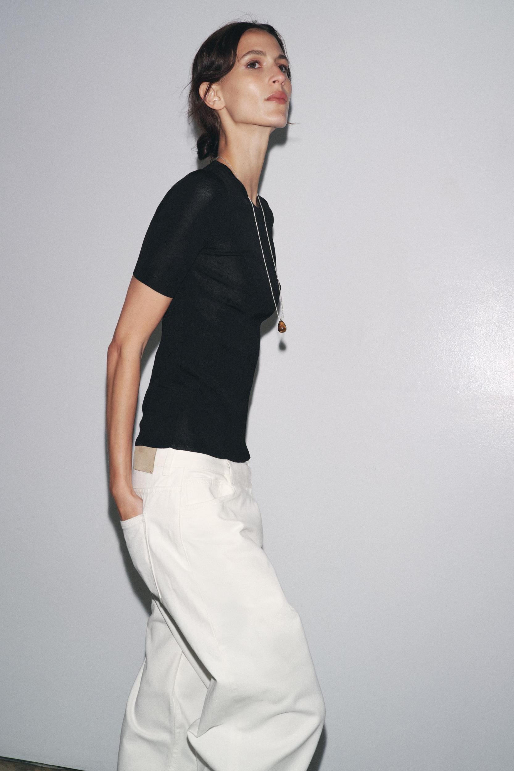 SHORT SLEEVE KNIT TOP Product Image