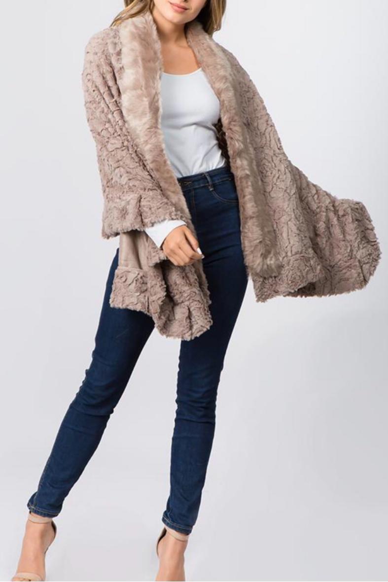 Faux fur shawl Product Image