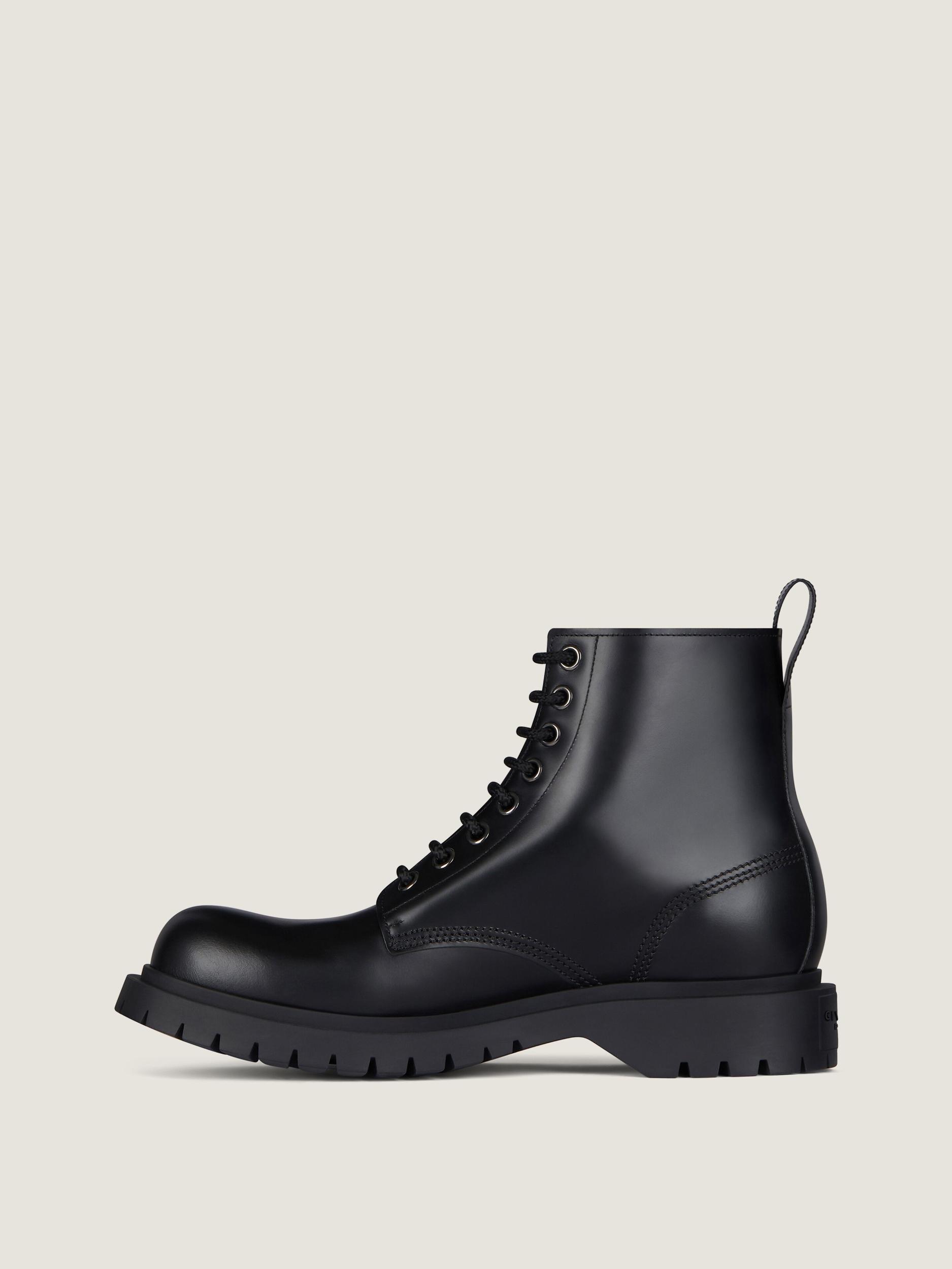 Lace up boots in leather Product Image