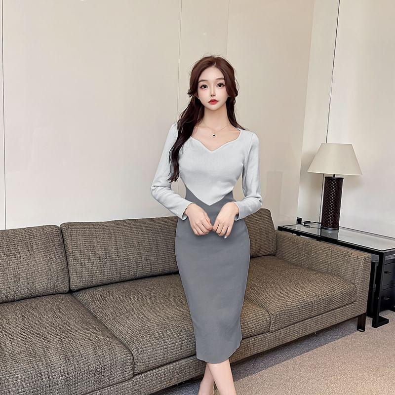 Long-Sleeve V-Neck Two Tone Knit Midi Sheath Dress Product Image