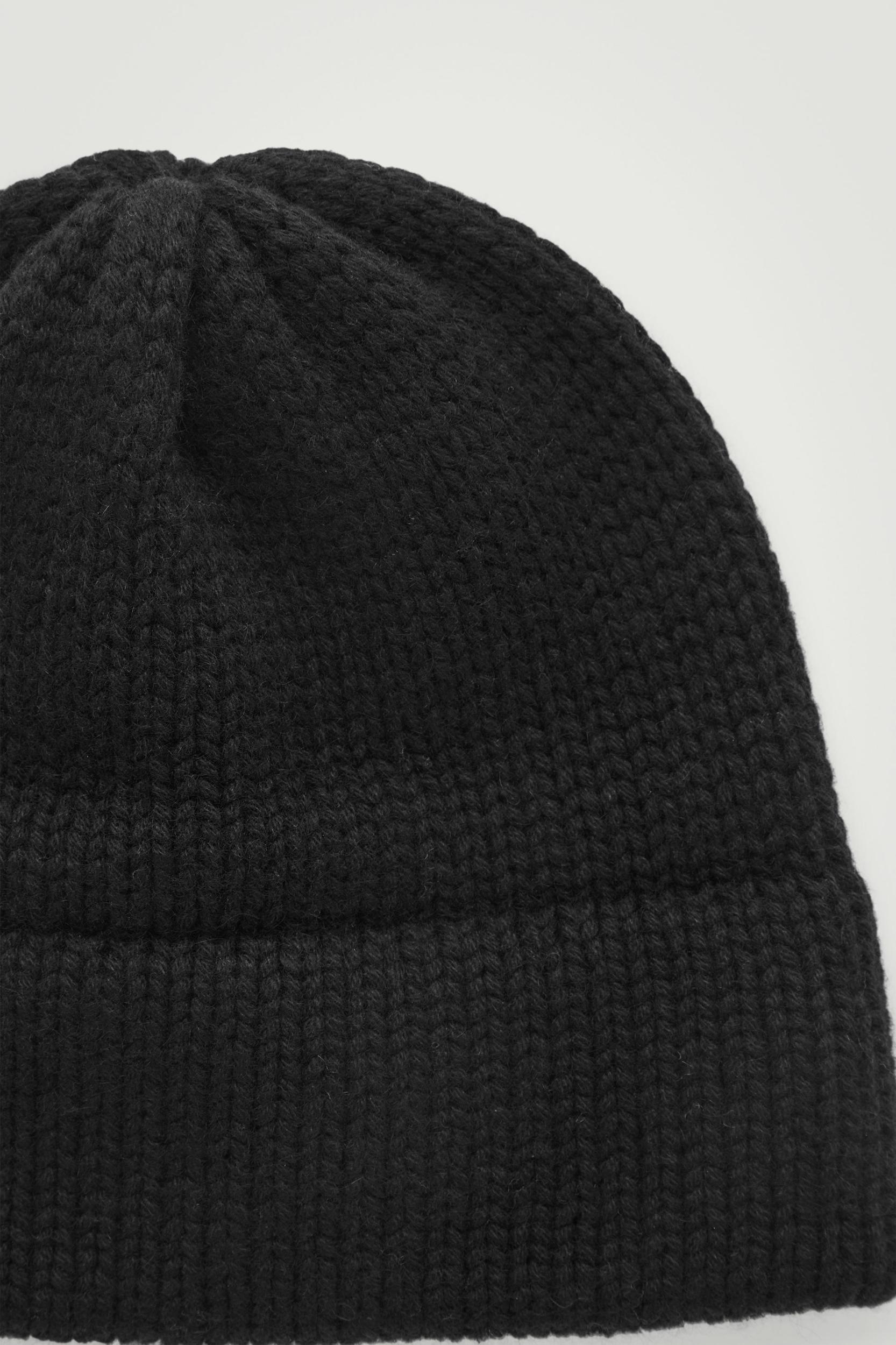 RIBBED CASHMERE-BLEND STITCHED-BRIM BEANIE Product Image