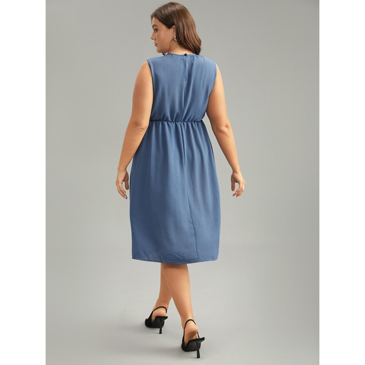 Plus Size Plain Plicated Detail Side Pocket Tank Dress Blue Women Office Plain Round Neck Sleeveless Curvy Midi Dress BloomChic 28/5X Product Image