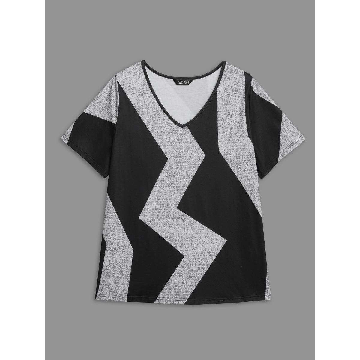 Plus Size Color-Block Textured Stretchy T-Shirt Black Women Casual Contrast V-neck Everyday T-shirts BloomChic 28/5X Product Image