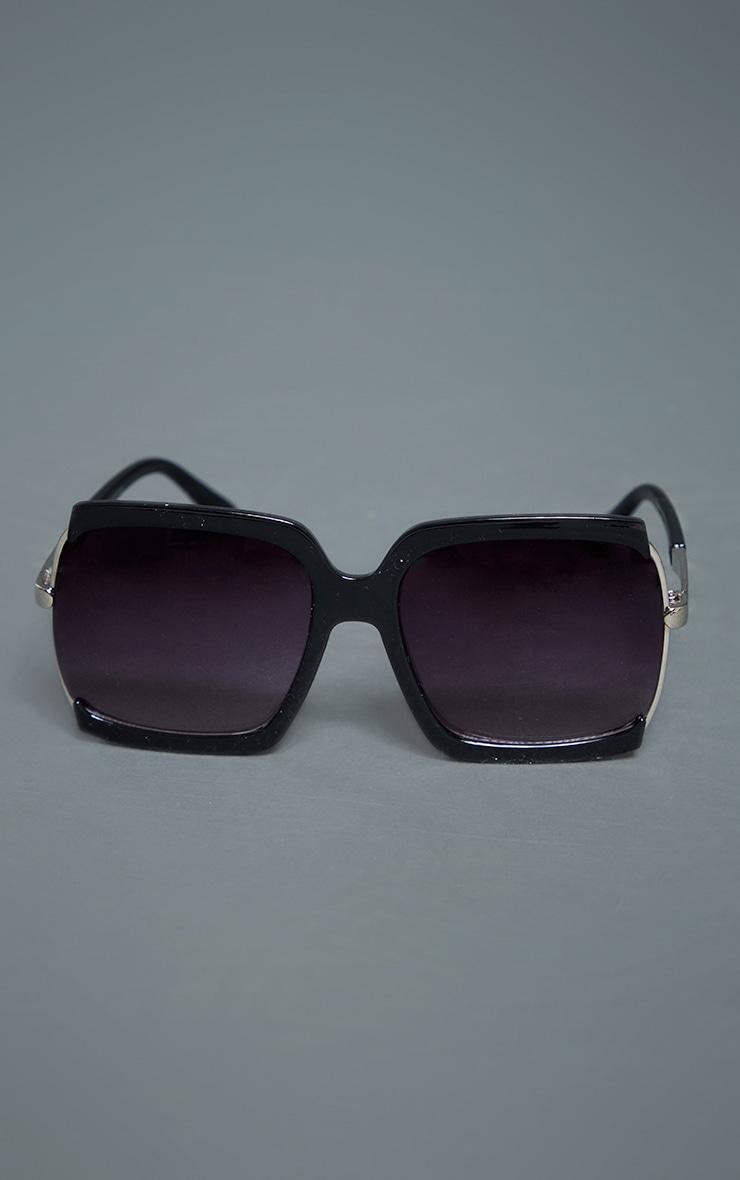 Black Metal Side Frame Oversized Sunglasses Product Image