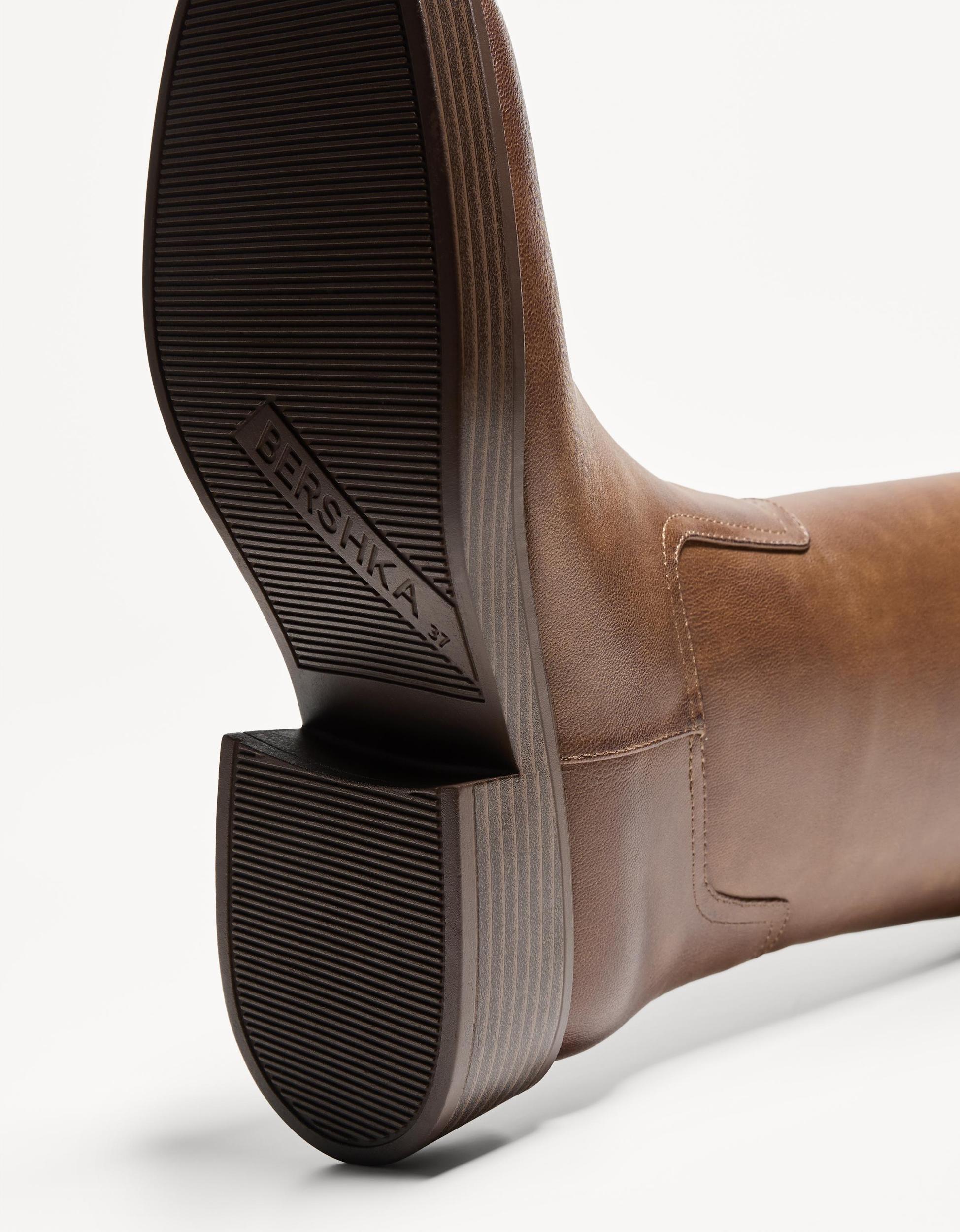 Flat knee-high boots Product Image