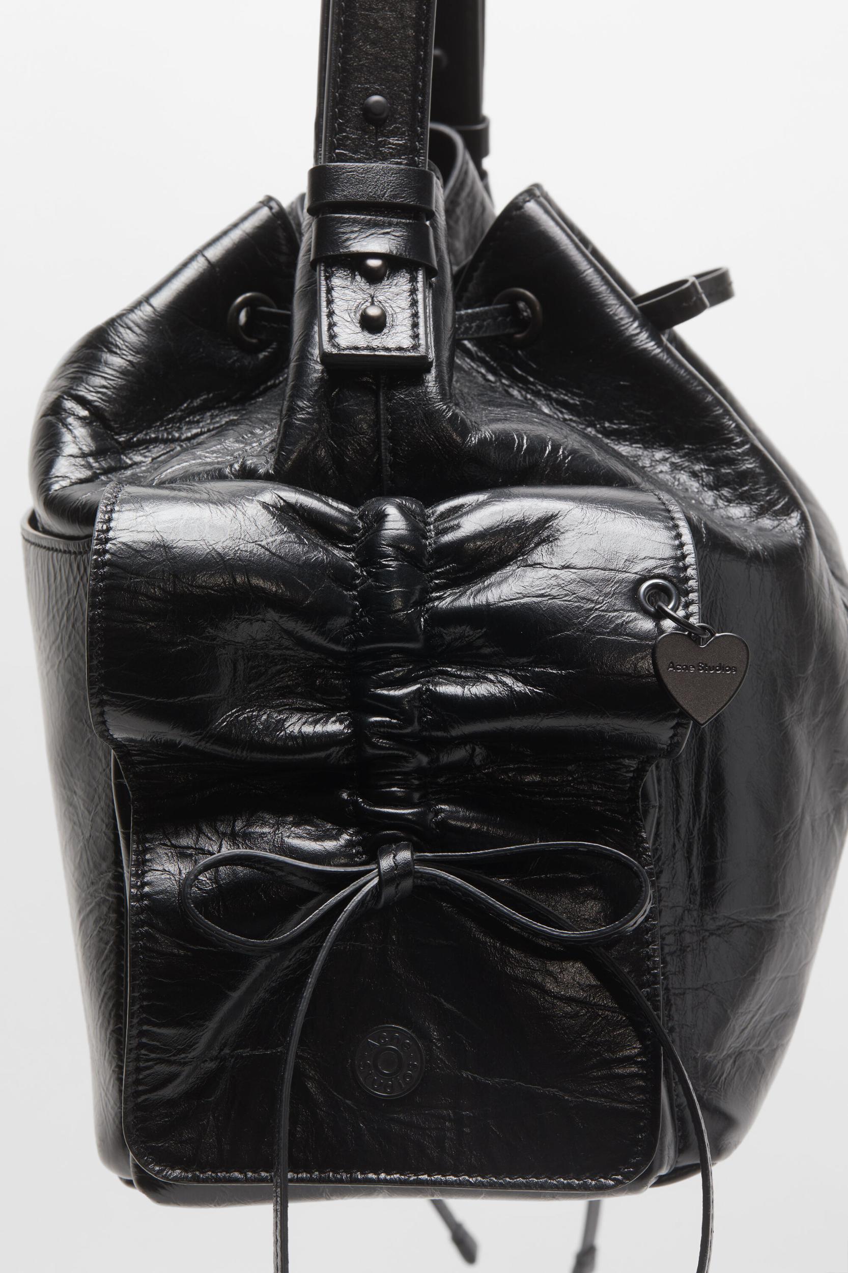 Multipocket bucket bag Product Image