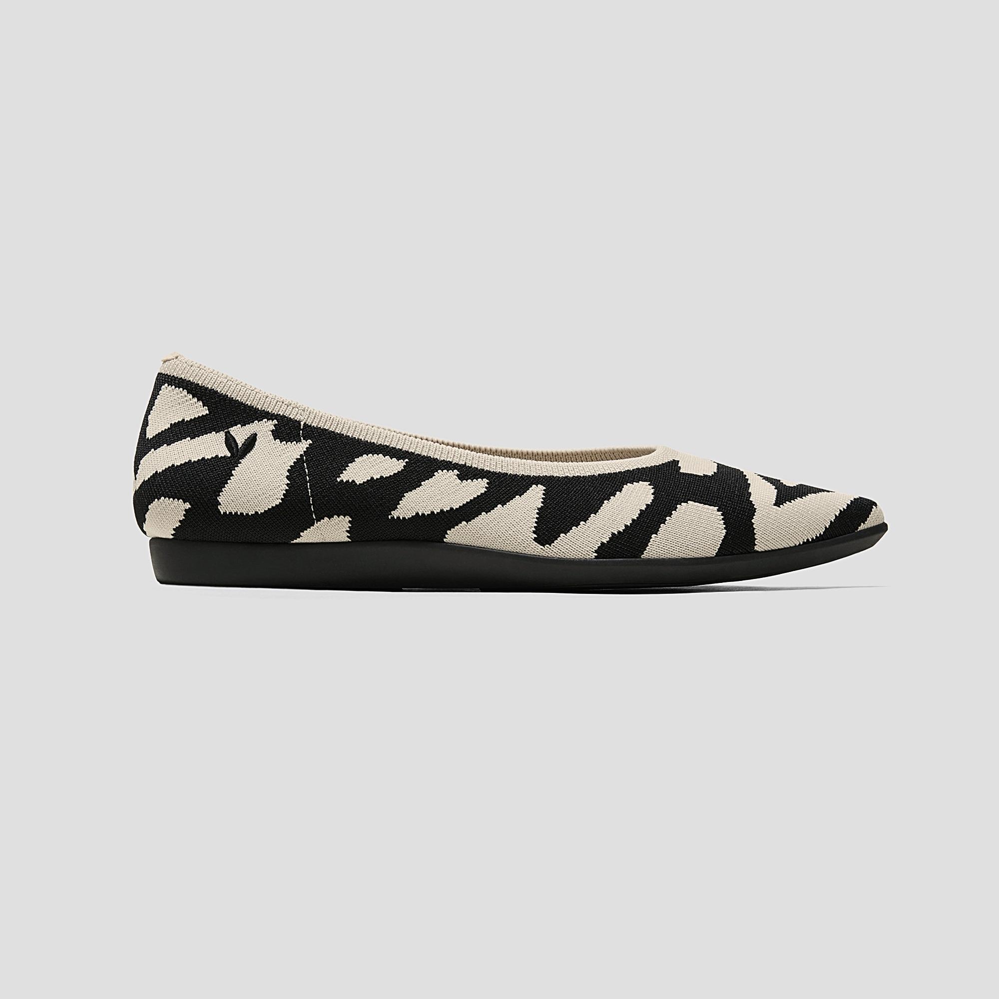 Lightweight Pointed-Ballet Flats (Aria Walker) Product Image