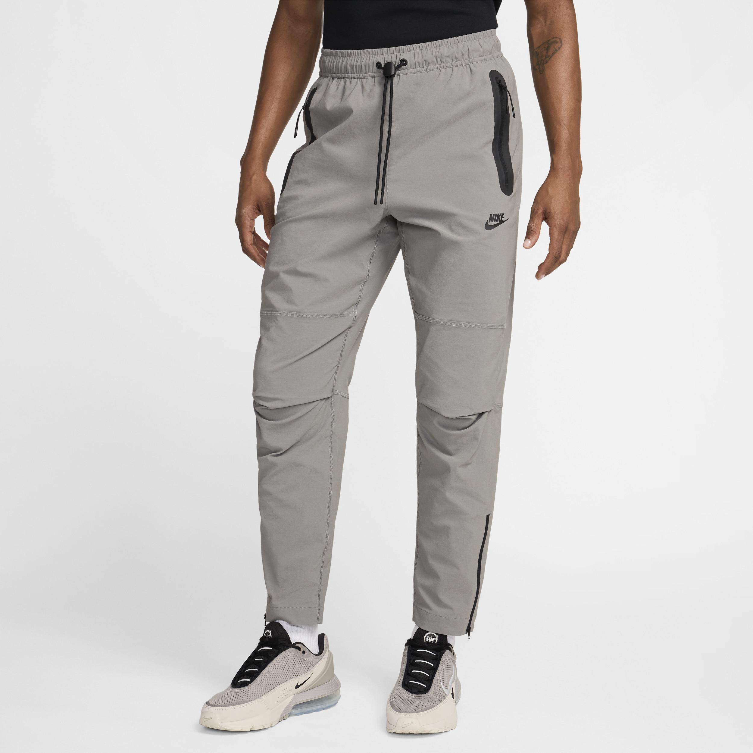 Nike Men's Tech Woven Pants Product Image