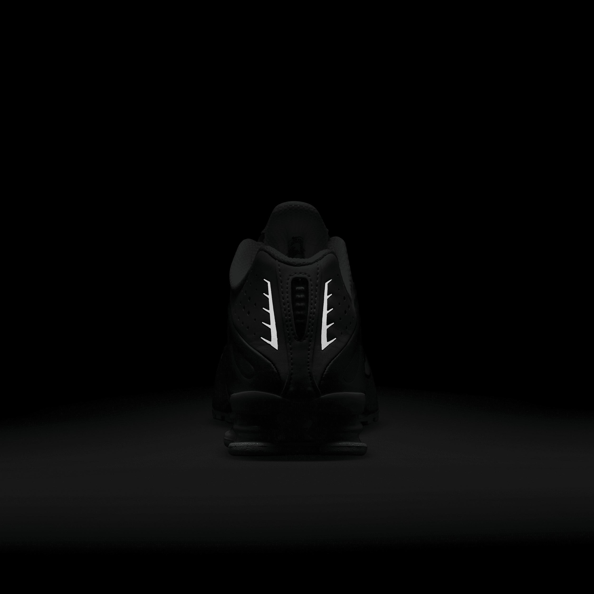 Nike Women's Shox R4 Shoes Product Image