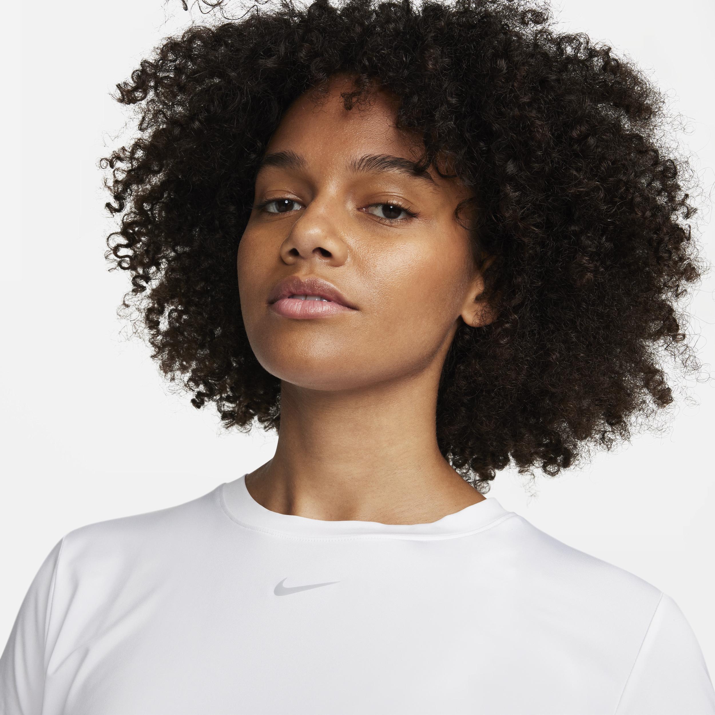 Nike One Classic Women's Dri-FIT Short-Sleeve Cropped Top Product Image