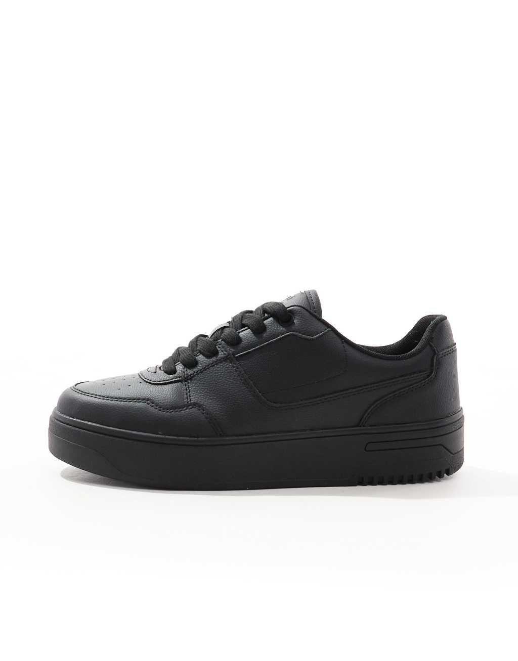 Pull&Bear chunky sneakers in black Product Image