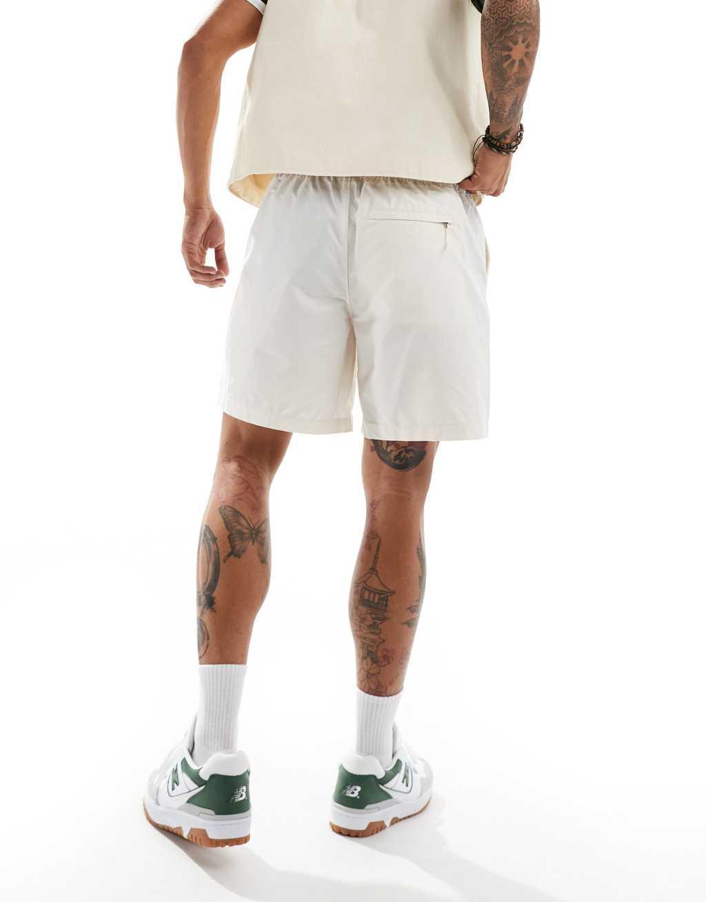 The North Face Easy Wind shorts in cream Product Image