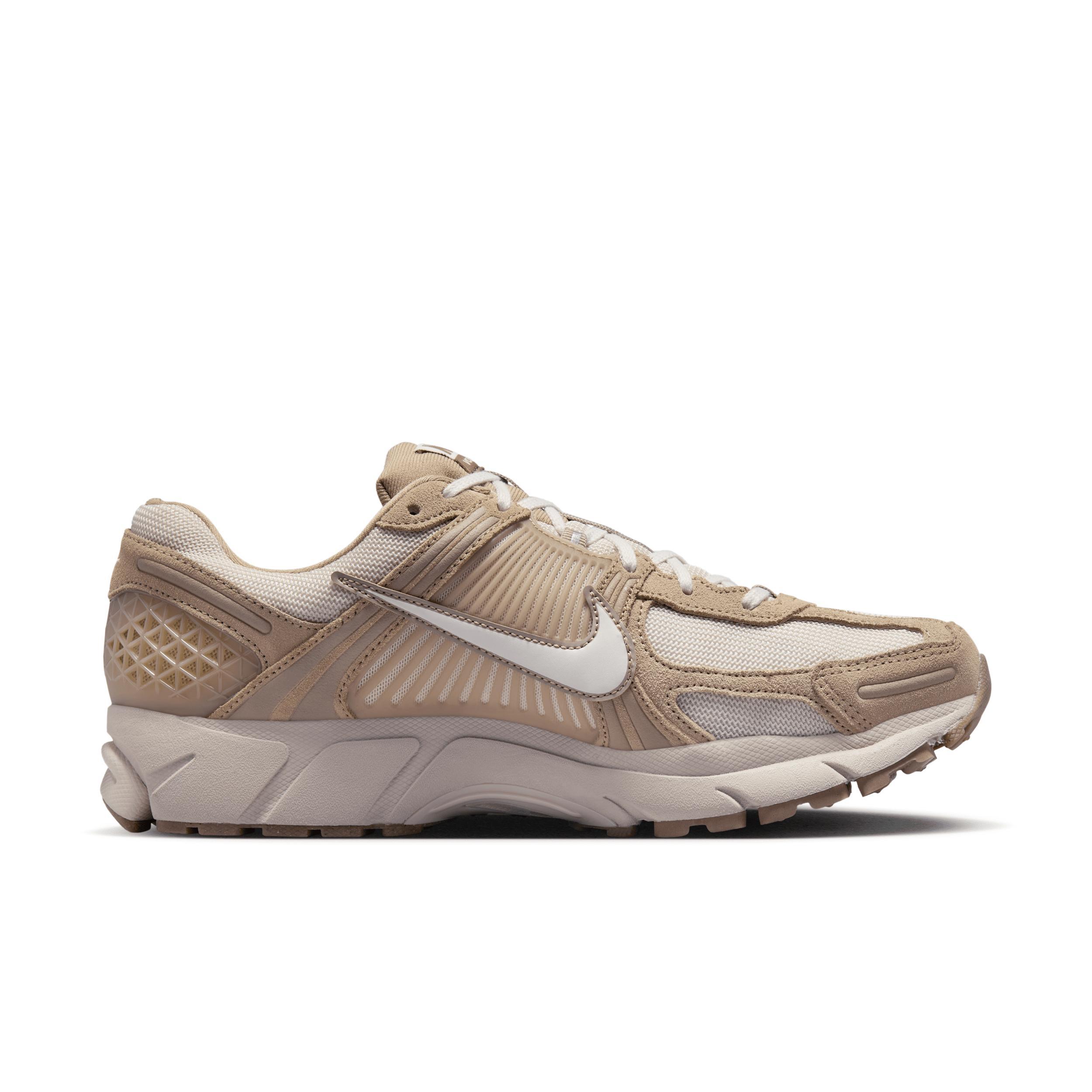 Nike Men's Zoom Vomero 5 Shoes Product Image