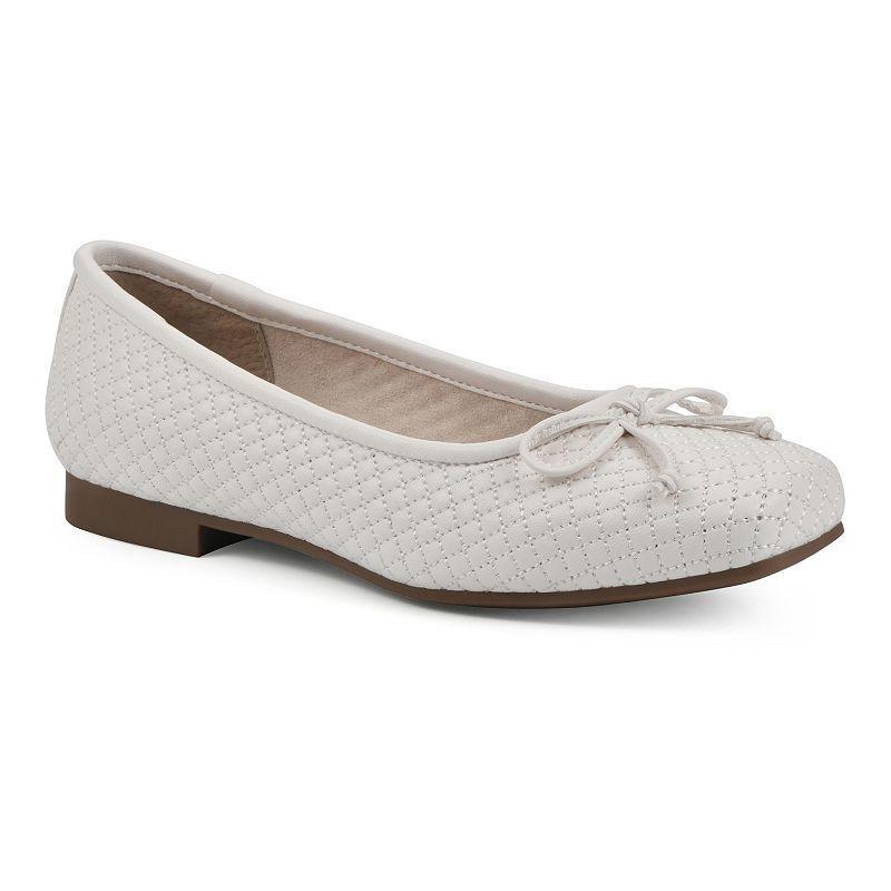 Cliffs Mountain Bessy (Cream/Smooth) Women's Flat Shoes Product Image