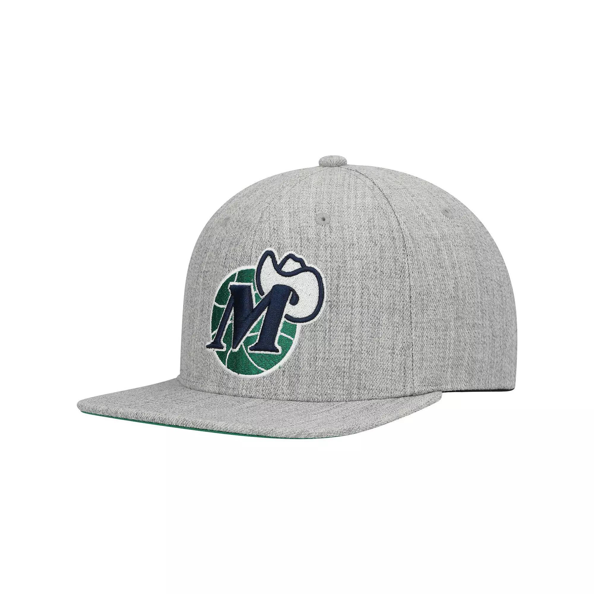 Men's Mitchell & Ness Heathered Gray Dallas Mavericks Hardwood Classics Team 2.0 Snapback Hat, Grey Product Image