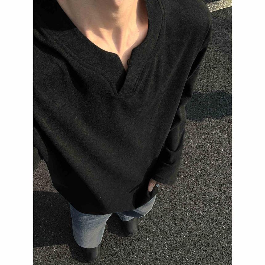 Long-Sleeve Notch Neck Plain T-Shirt Product Image