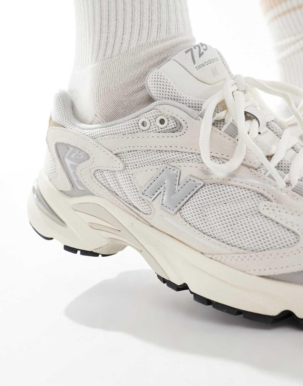 New Balance 725 sneakers in white with cream Product Image