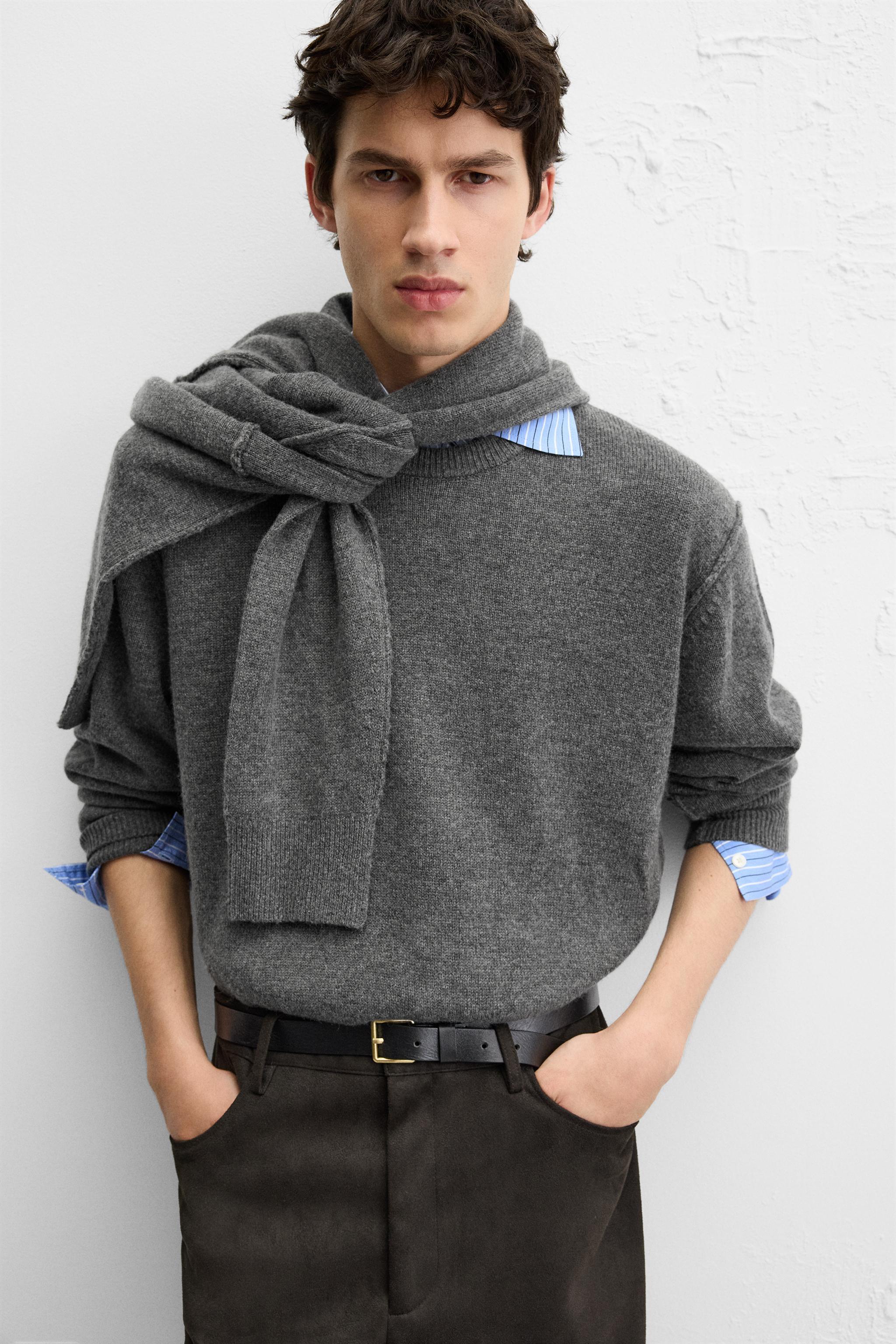 SWEATER WITH SEAMS Product Image