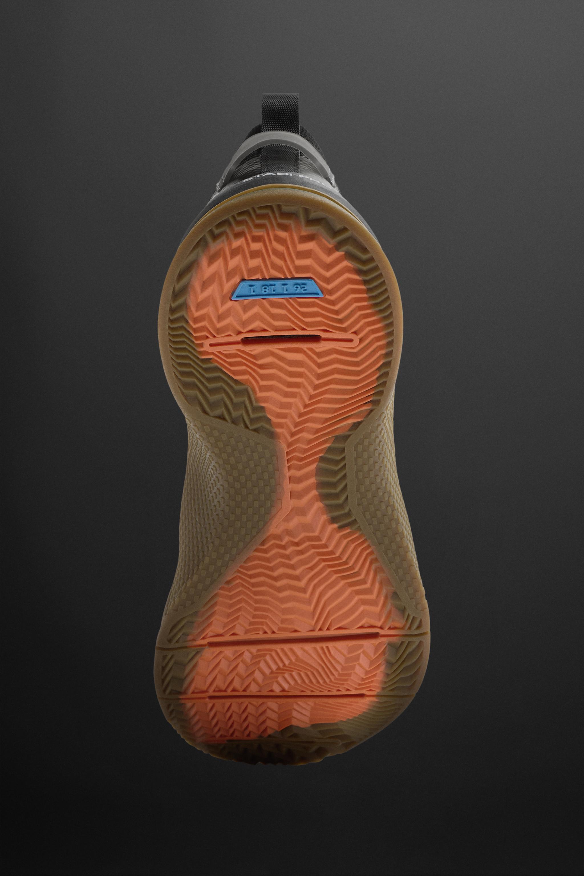 TRAINING SHOE Product Image