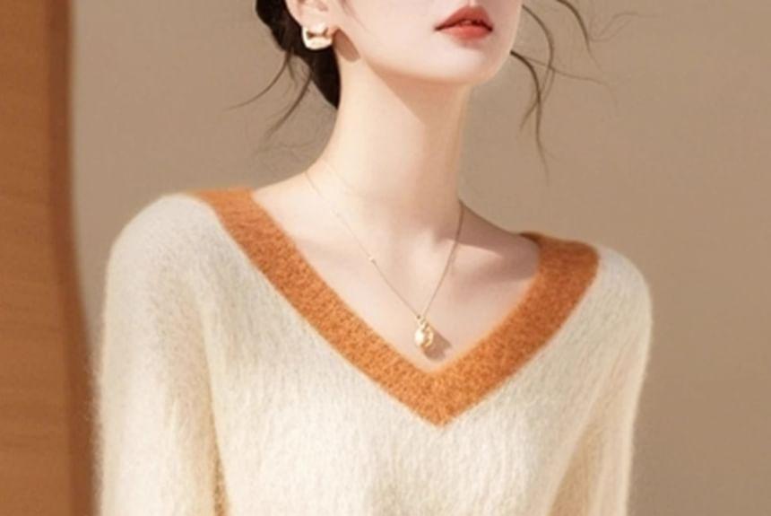 Long-Sleeve V-Neck Two Tone Knit Top Product Image