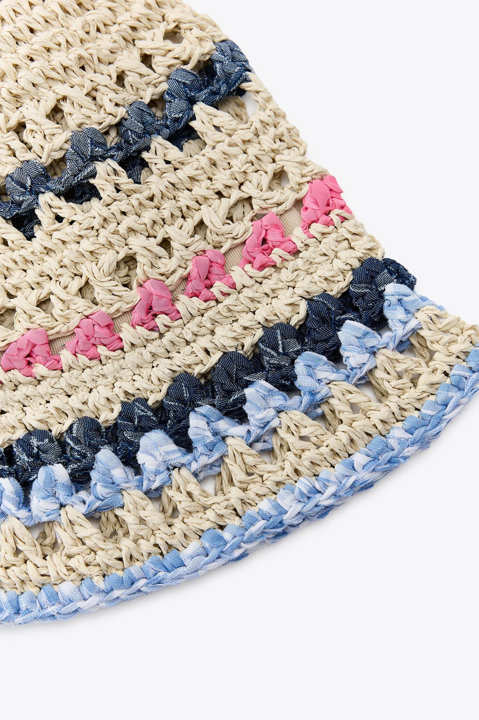 CONTRASTING BUCKET HAT Product Image