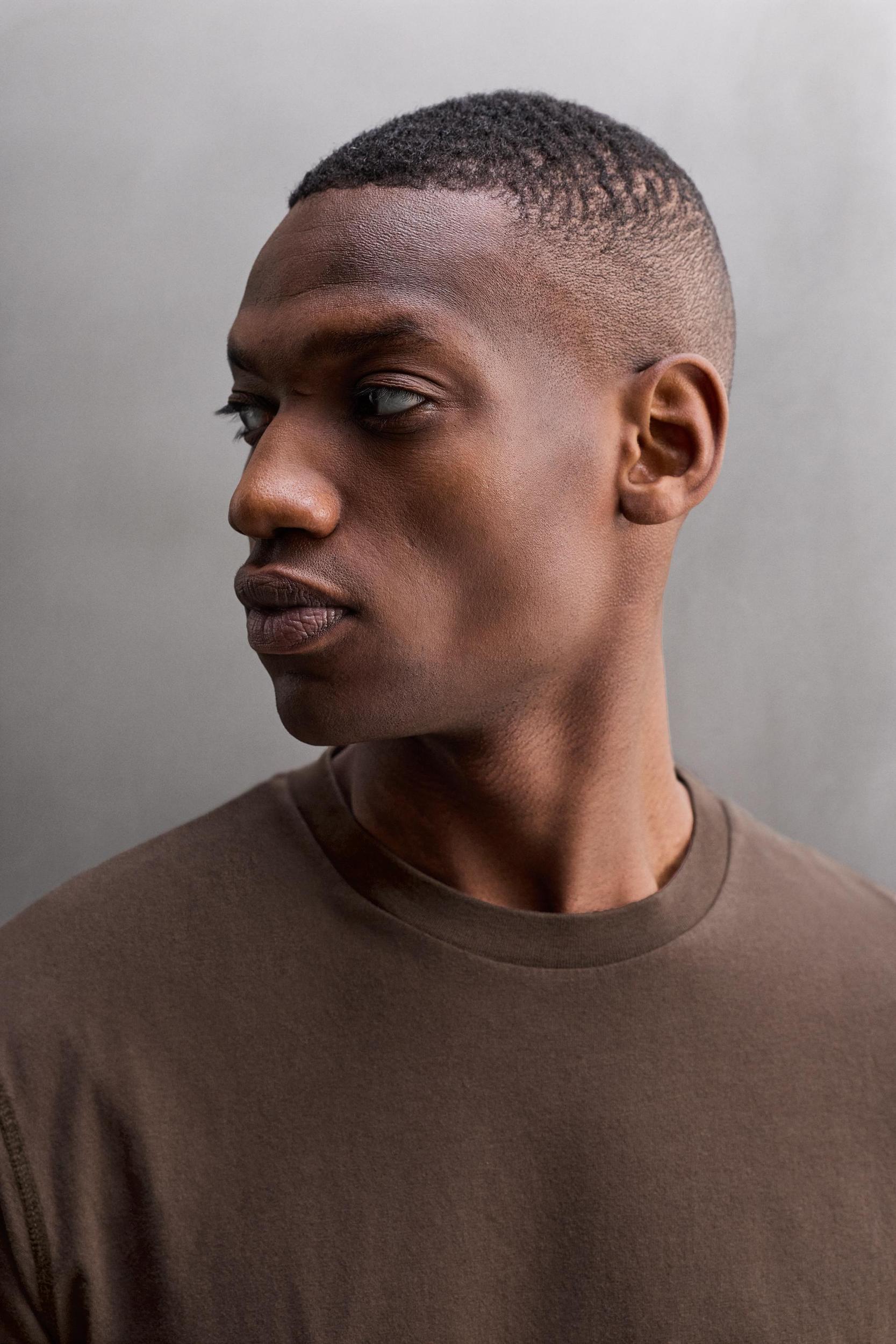 RUNNING GRAPHIC PRINT T-SHIRT Product Image