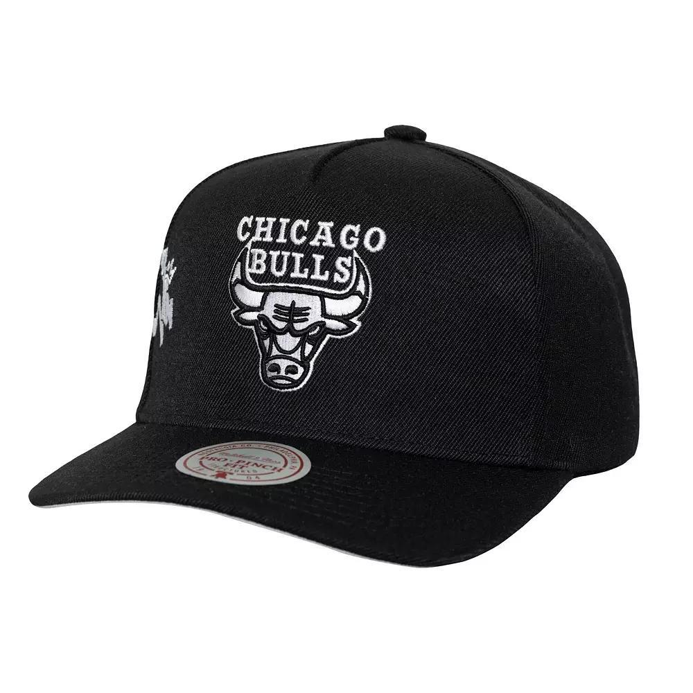 Men's Mitchell & Ness Black Chicago Bulls 1998 NBA Finals Born To Win Pro Crown Adjustable Hat Product Image
