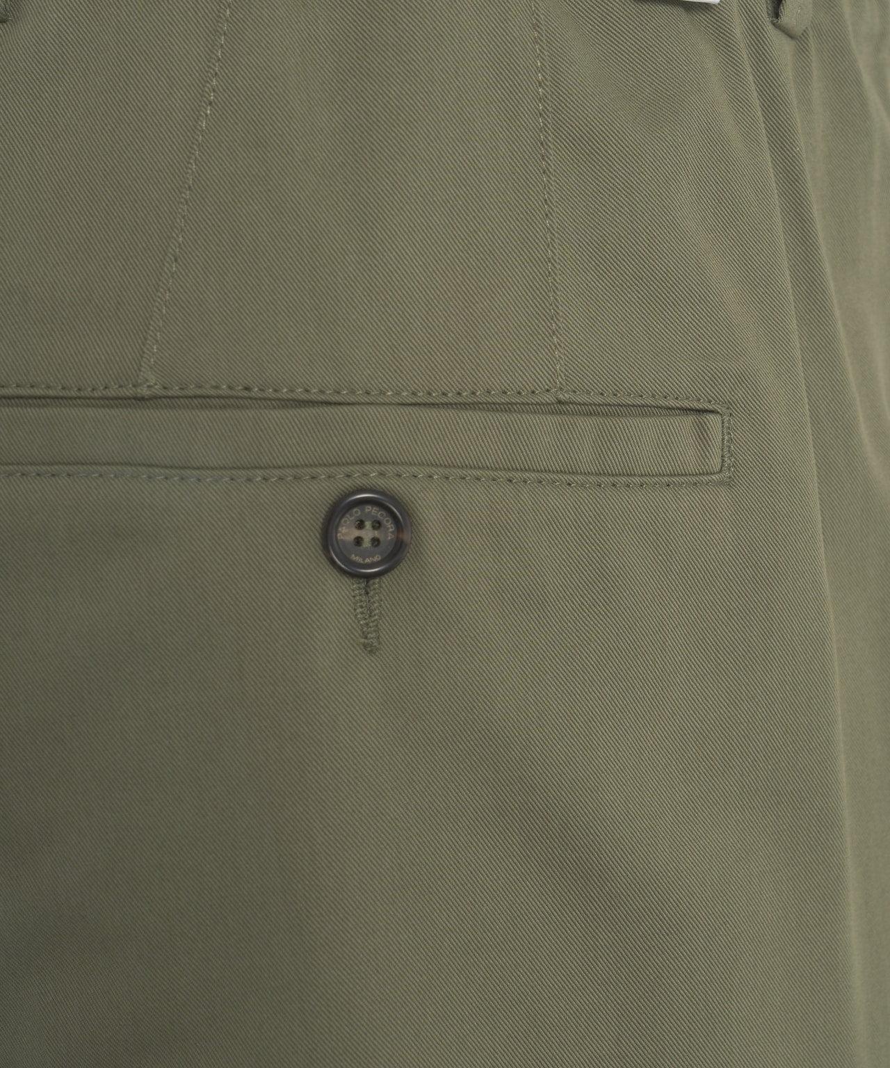 Chino with pleats Product Image