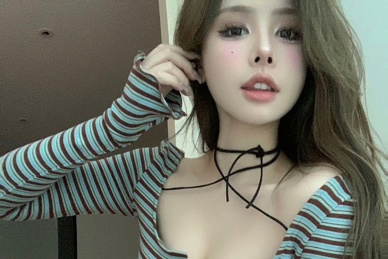 Long Sleeve Round-Neck Striped Slim-Fit Crop Tee Product Image