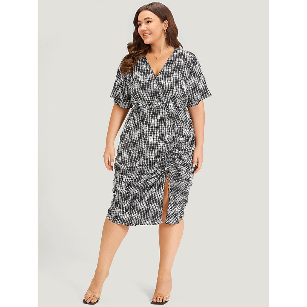 Plus Size Geometric Split Hem Wrap Gathered Drawstring Dress Black Women Elegant Gathered V-neck Short sleeve Curvy Midi Dress BloomChic 22-24/3X Product Image